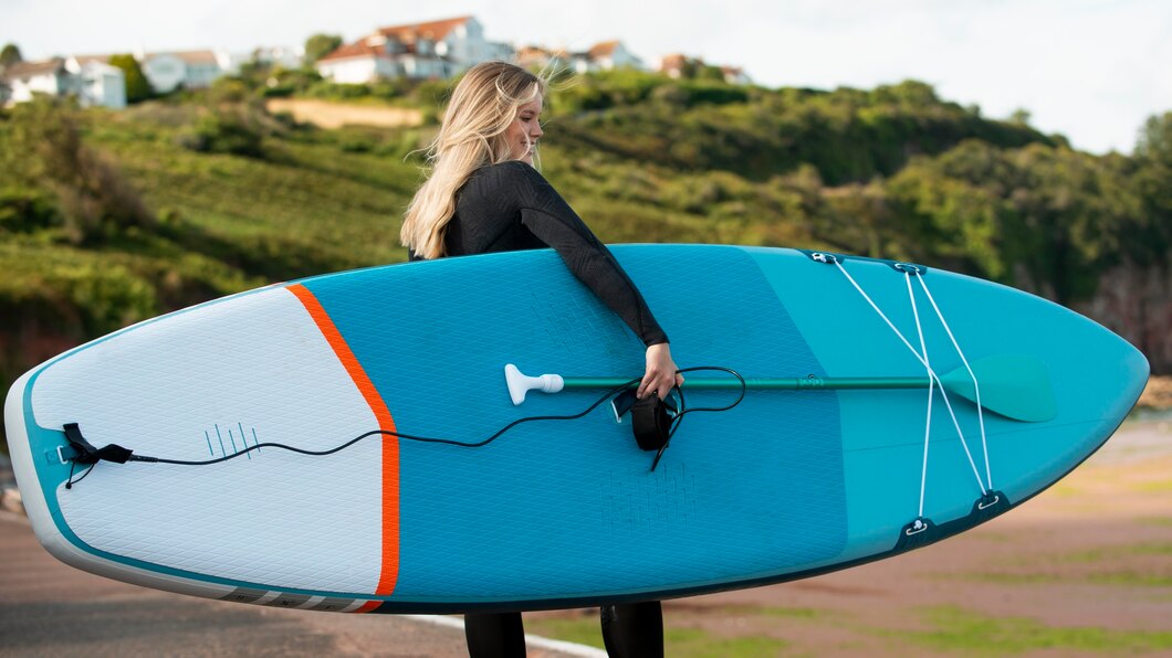 Wiatr w żagle – jak przygotować się do pierwszych lekcji surfingu na latawcach