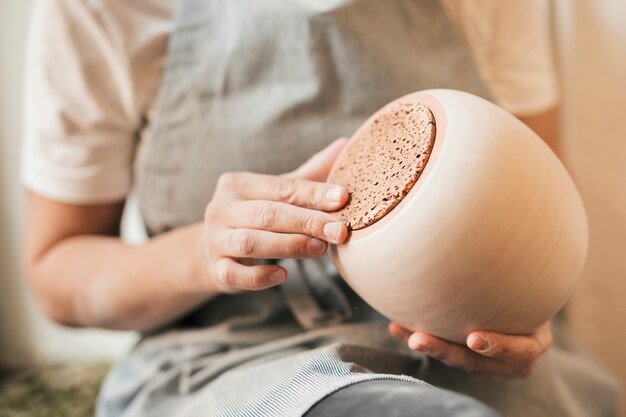 Radość z tworzenia ceramiki jako sposób na relaks w domowym zaciszu