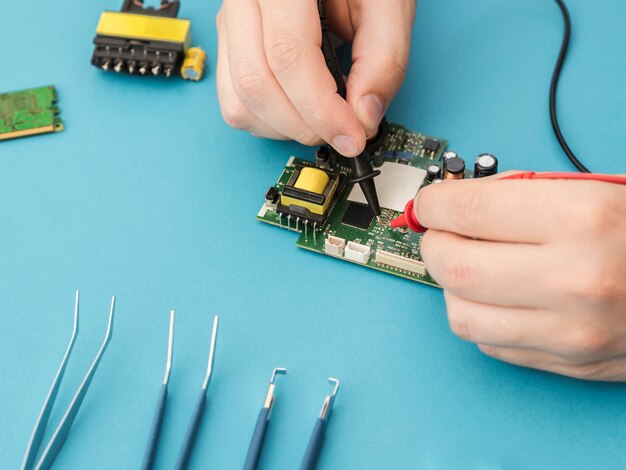 Jak rozpocząć przygodę z elektroniką DIY przy użyciu popularnych minikomputerów?