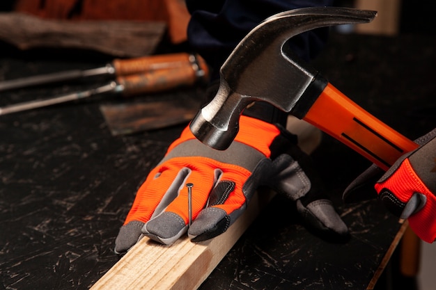 Jak wybrać idealną gwoździarkę do prac dekarskich?