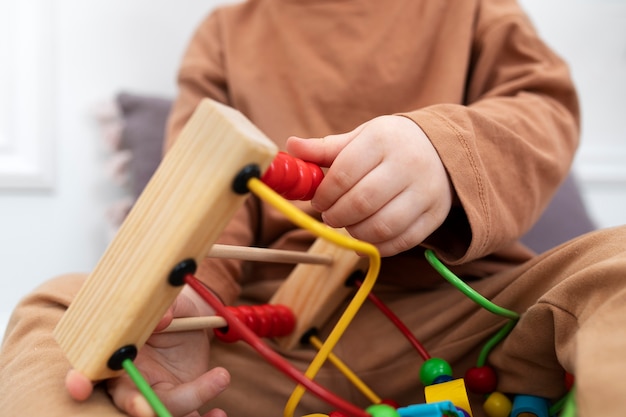 Jak terapia sensoryczna wpływa na rozwój dzieci?