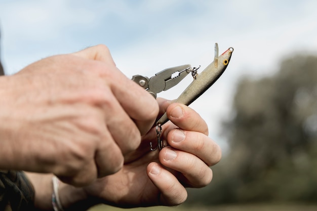 Jak wybrać idealny multitool na wyprawy outdoorowe: Praktyczne wskazówki i porady