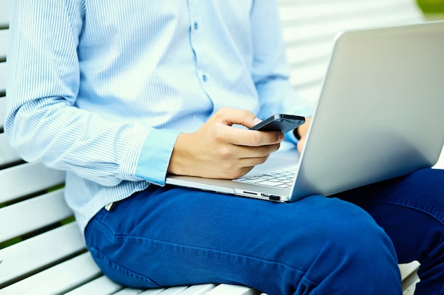 Jak weryfikacja użytkowników zwiększa bezpieczeństwo i zaufanie w e-commerce